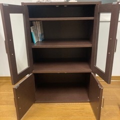 本棚　食器棚　扉付きの画像