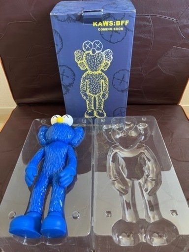 カウズ kaws エルモ フィギュア ブルー　セサミストリート