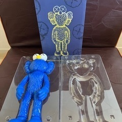 カウズ kaws エルモ フィギュア ブルー　セサミストリート