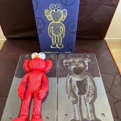 カウズ kaws エルモ フィギュア レッド　セサミストリート