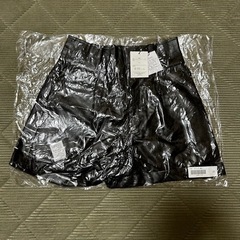 【最終値下げ】【新品】GRL レザーショートパンツ Lの画像
