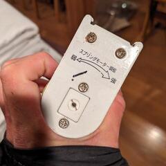 ロールスクリーン イエロー 天井掛け スプリング式4セットあり。 引取限定の画像