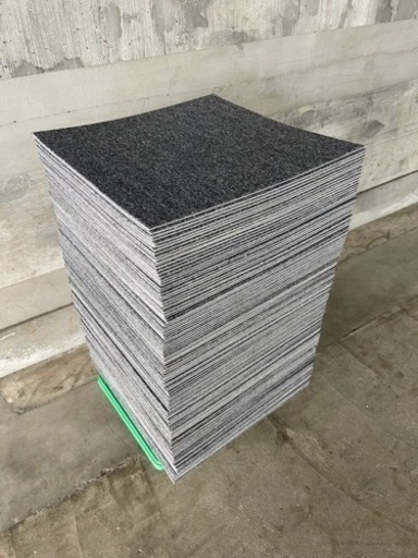 タイルカーペット　130枚　50cm×50cm  グレー系　中古