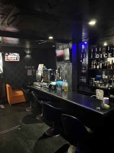 BAR 中の町