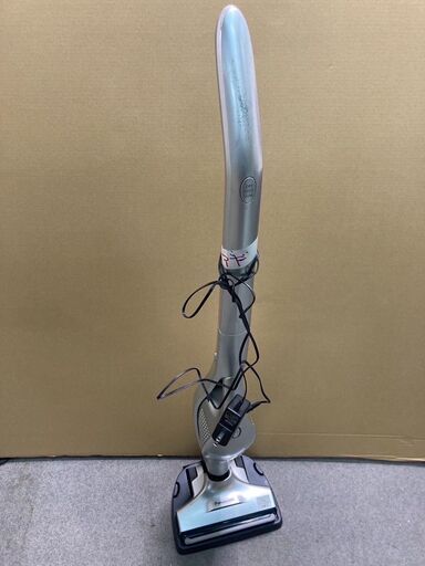 ☆中古￥7,500！Panasonic　スティッククリーナー　家電　2020年製　MC-SB10J-N型　【BB085】