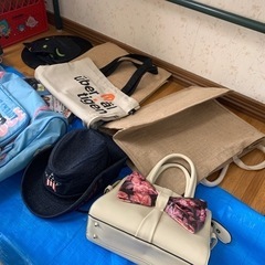 カバンなど