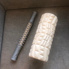 フォームローラーとマッサージローラーの画像