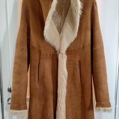 DKNYムートンコート　サイズ4