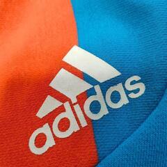 adidas フード付きパーカーの画像
