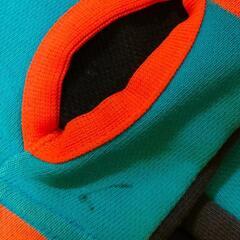 adidas フード付きパーカーの画像