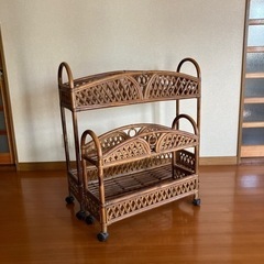 決まりました。花を飾る棚？入れ物