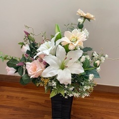 ゆりのアレンジメント　造花の画像