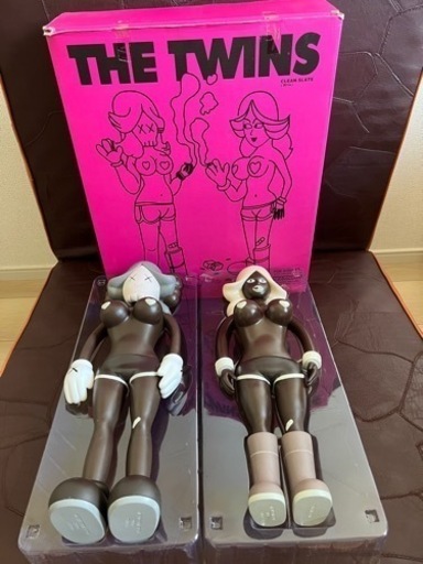 KAWS THE TWINS フィギュア