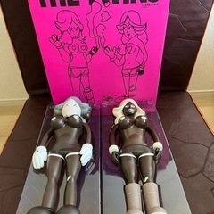 KAWS THE TWINS フィギュア