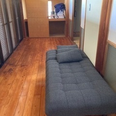 カウチソファー