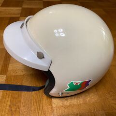 【無料】「ジェット型ヘルメット白Mサイズ」（取りに来ていただける...