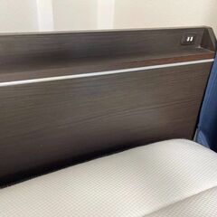 【値下げ交渉も可能！】マットレス＆2段収納付き/コンセント付きベッド<シングル>の画像