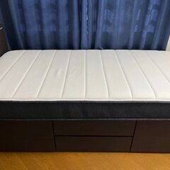 【値下げ交渉も可能！】マットレス＆2段収納付き/コンセント付きベッド<シングル>の画像