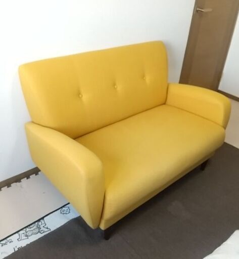 【無料配送地域あり】２人掛けソファ　イエロー　美品　オマケのカバー付き　個人出品