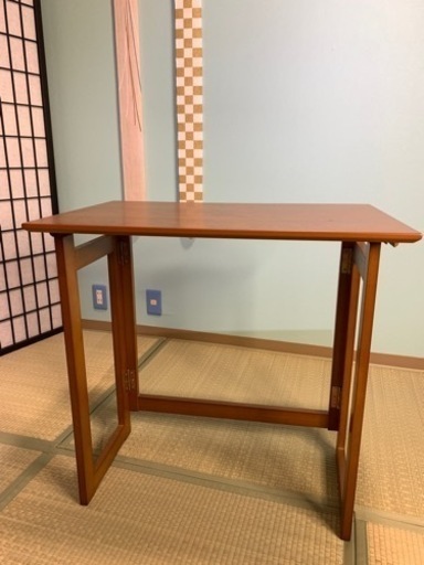 折りたたみ式テーブル