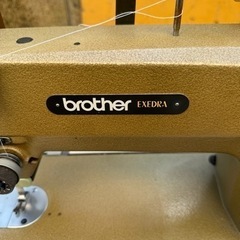 貴重な工業用ミシンbrother DB2-B737-403の画像