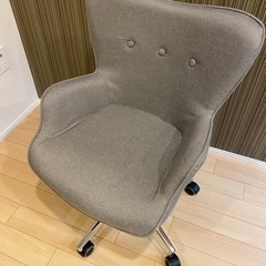 背もたれ付きのパソコン用椅子