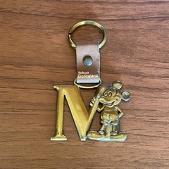 ディズニー　ミッキーマウスイニシャルキーホルダー