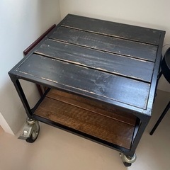 リビングテーブルの画像