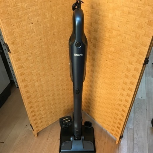 【引取】シャーク充電式スティッククリーナー CH966JBJ