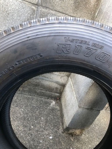 215/70R17.5 ブリヂストン　新車外しトラックタイヤ