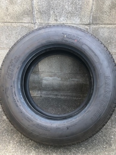 215/70R17.5 ブリヂストン　新車外しトラックタイヤ