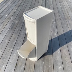 無料★ スリムなゴミ箱 分別ストッカーの画像