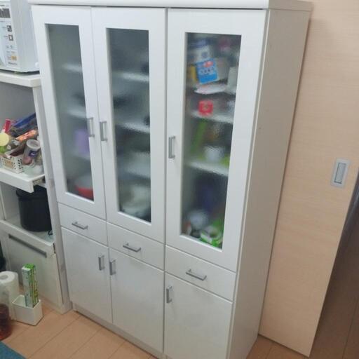 2月25日か2月26日引取に来れる方限定。食器棚