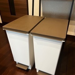ゴミ箱x2の画像