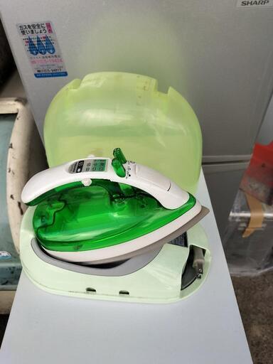 TOSHIBA /東芝 家庭用 コードレススチームアイロン TA-FV1 緑色