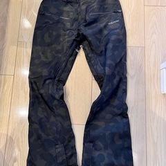 未使用　ボルコム　レディース　Mサイズ　上下セット　スノーボードウエアの画像