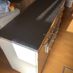 天板がステンレスの食器棚　差し上げます