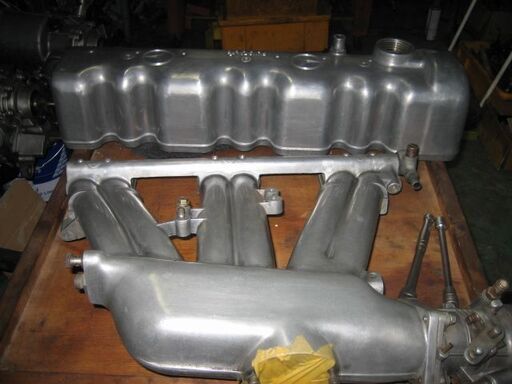 メルセデス―ベンツ113SL研摩済みインテーク部品