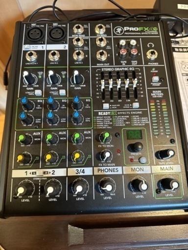【最終値下げ 美品 】
MACKIE PRO FX4 V2