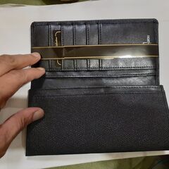 新品　高級ブランド、バレンチノ長財布、牛革製の画像