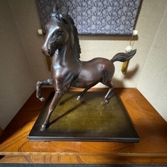 かなり前の競馬の景品の置物です。多分。 かなり前の競馬の景品の置物です。多分。 かなり前の競馬の景品