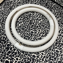 蛍光灯　パナソニックL 32型　40型の画像