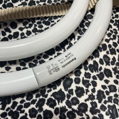 蛍光灯　パナソニックL 32型　40型の画像