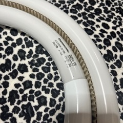 蛍光灯　パナソニックL 32型　40型の画像