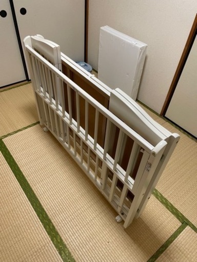 受付終了【美品】【2/12,18渡し希望】ベビーベッド(マットレス/ベッドガード付き)