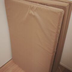 カインズ シングル 敷布団 折りたたみマットレスの画像
