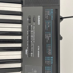 電子ピアノ　キーボード　台付きの画像