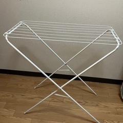 IKEAの洗濯物干しです。