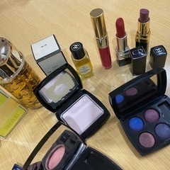 CHANEL、Dior、YSLなど化粧品、香水の画像