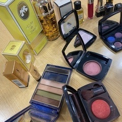 CHANEL、Dior、YSLなど化粧品、香水の画像
